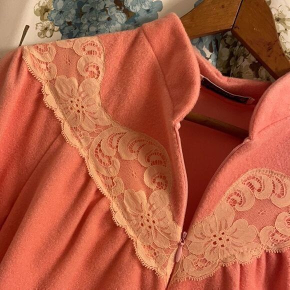 pink vintage Vassarette fleece nightgown robe - Picture 2 of 10